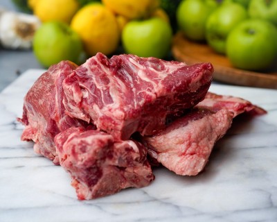 Свинина на кости охлаждённая 1 кг - купить в Чапамо